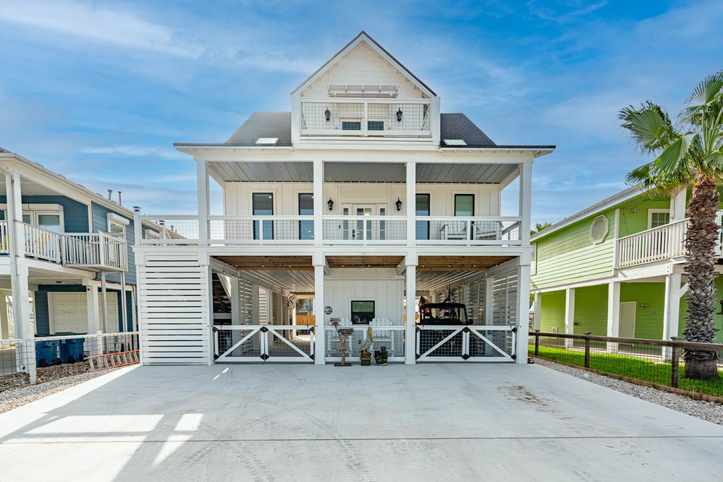 Exterior View of 1227 S Magnolia St, Rockport, TX Exterior View of 1227 S Magnolia St, Rockport, TX
