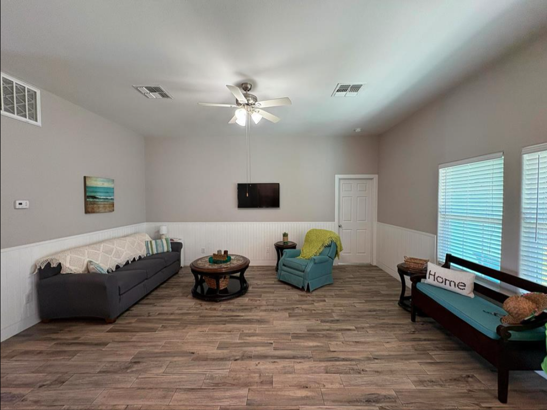 Living Area of 1411 E Linden Street, Rockport, TX 78382